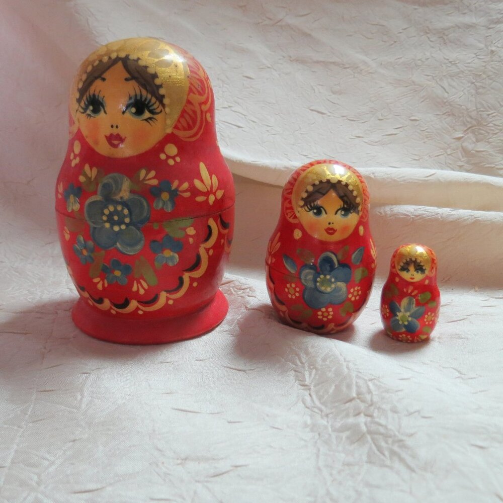 set of 3 Vintage Russian Nesting dolls, handmade in Russia,